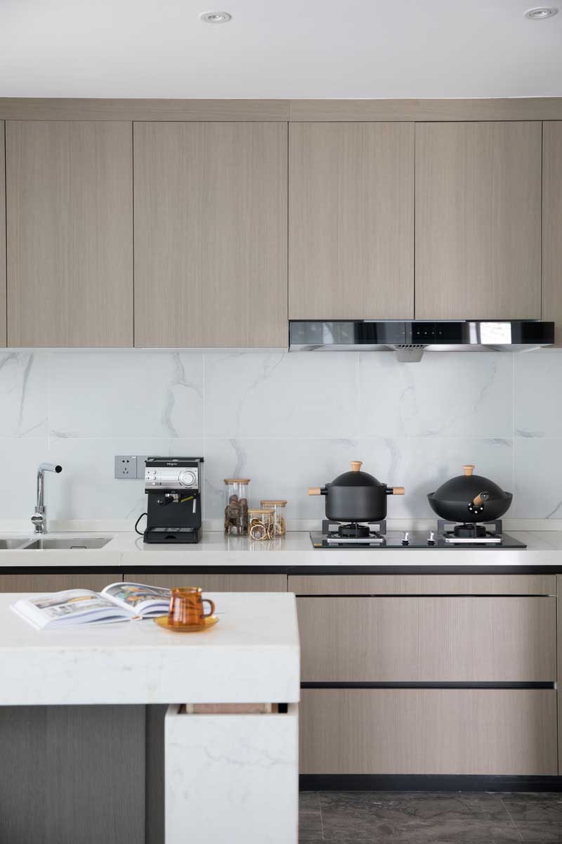 深圳鹽田現(xiàn)代輕奢家居裝修設(shè)計開放式廚房 深圳鹽田現(xiàn)代輕奢家居裝修設(shè)計開放式廚房