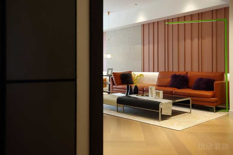 深圳羅湖區(qū)現(xiàn)代輕奢風200平方家庭住房裝修客廳家具