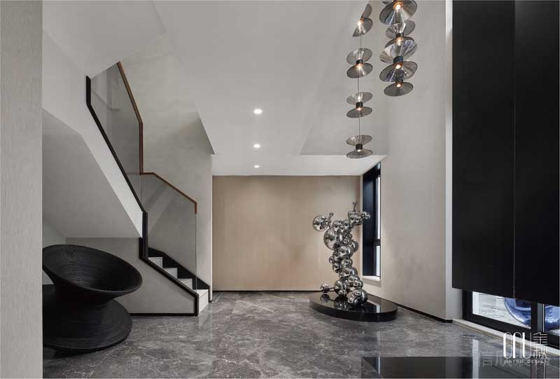 客廳裝修黑色的鐵樓梯欄桿