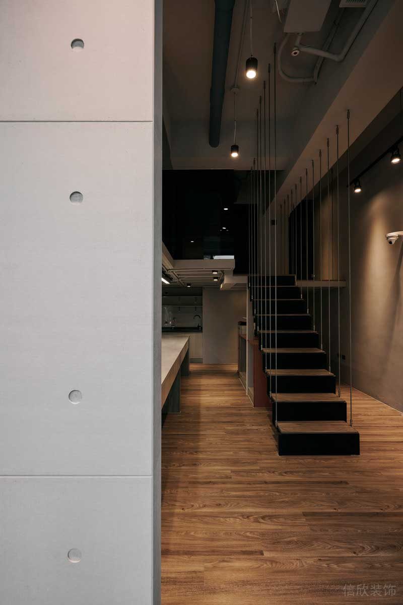 深圳寶安區(qū)工業(yè)風辦公室裝修過道 深圳寶安區(qū)工業(yè)風辦公室裝修過道