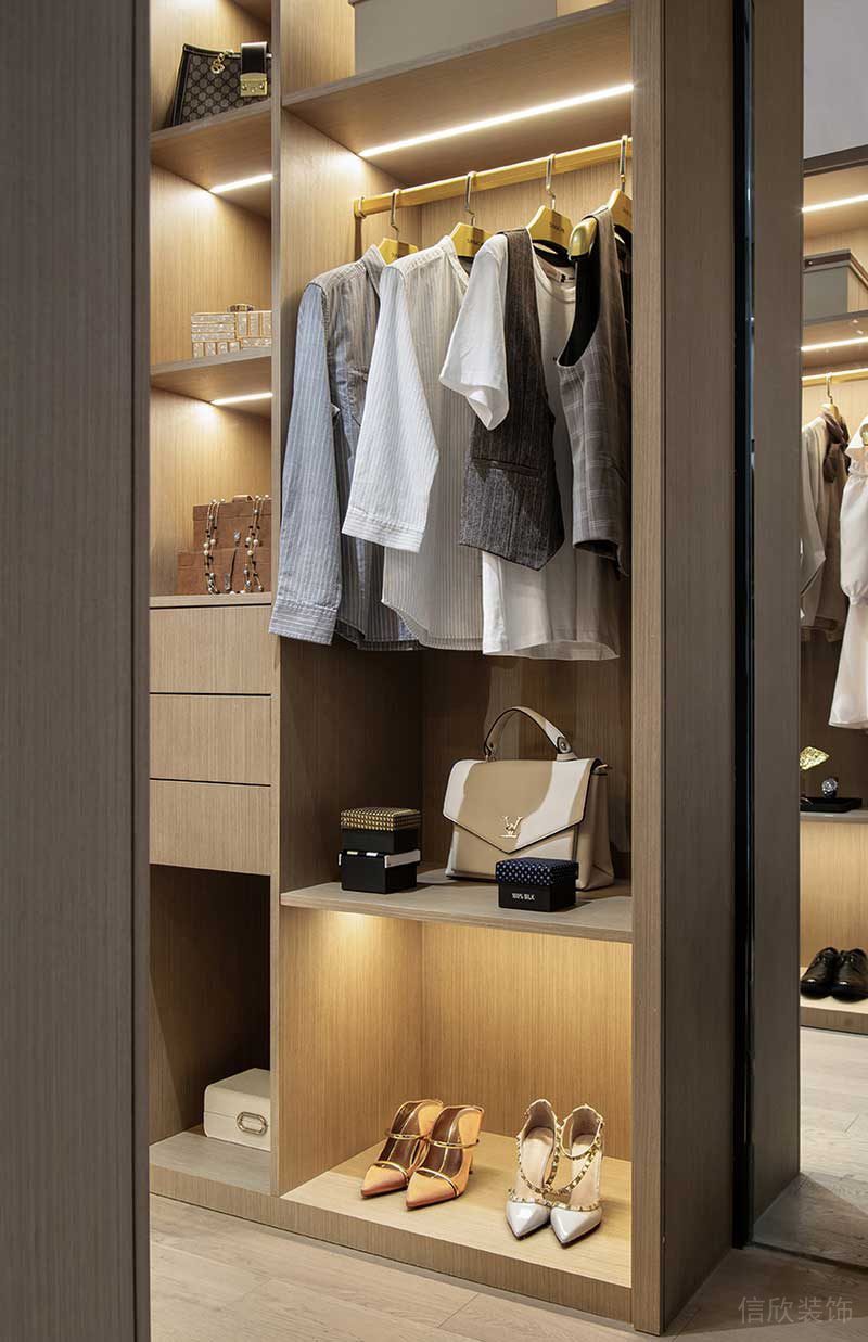 深圳鹽田區(qū)現(xiàn)代輕奢風(fēng)家庭住房裝修設(shè)計案例衣帽間 深圳鹽田區(qū)現(xiàn)代輕奢風(fēng)家庭住房裝修設(shè)計案例衣帽間