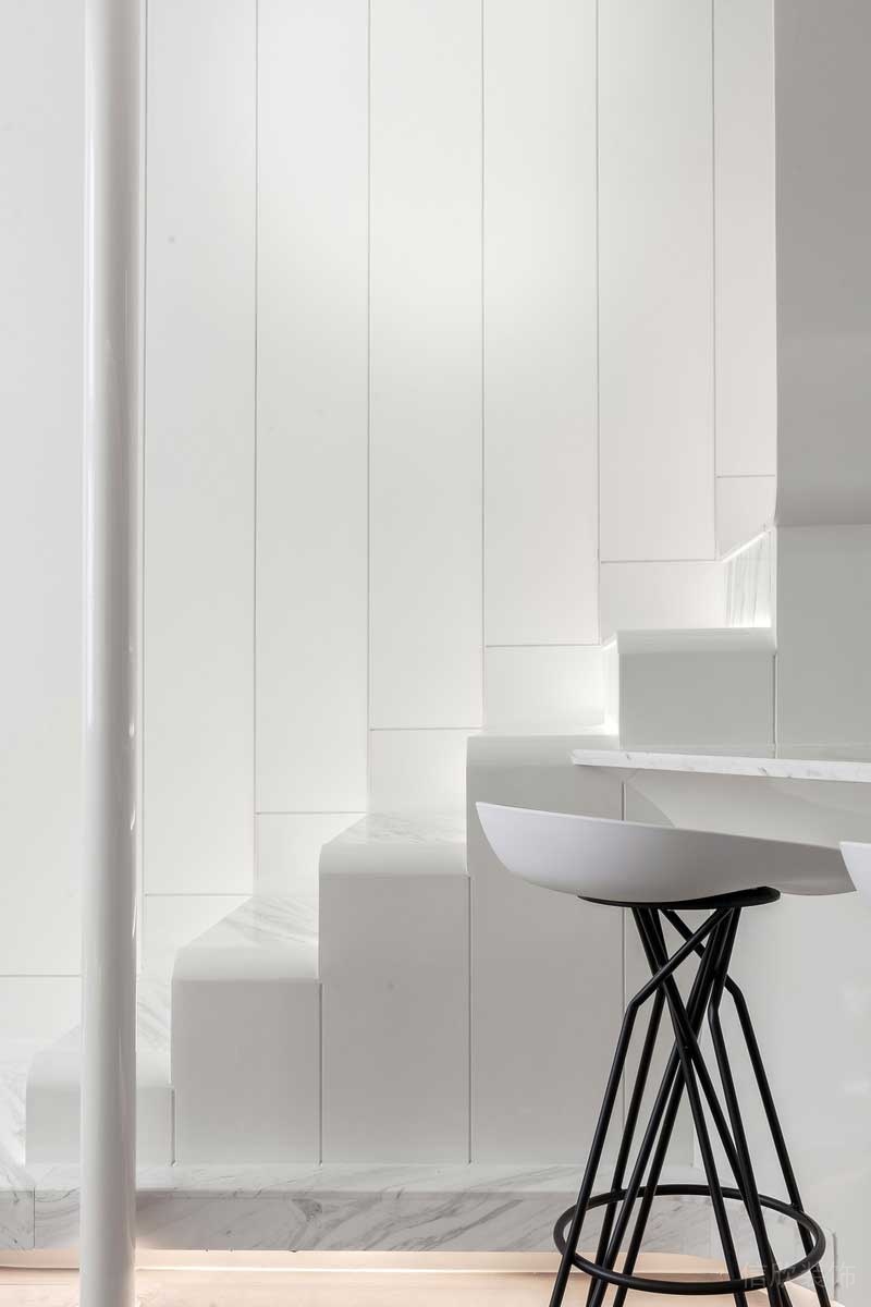 深圳寶安現(xiàn)代白色調(diào)家庭裝修案例樓梯 深圳寶安現(xiàn)代白色調(diào)家庭裝修案例樓梯