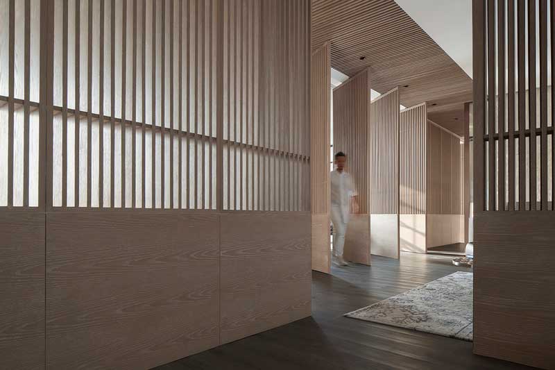 深圳龍華觀瀾新中式辦公室裝修過廊光影效果