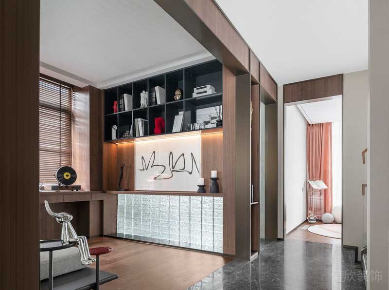 深圳南山區(qū)現(xiàn)代輕奢住宅新房裝修書房陳設