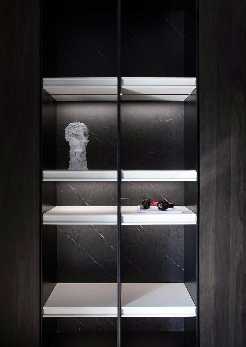 深圳鹽田美式極簡風(fēng)家庭新房裝修工程案例書柜飾品