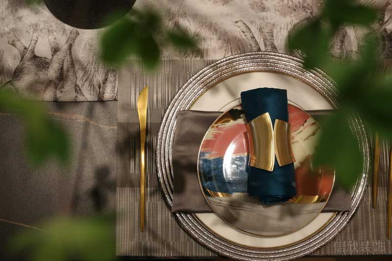 深圳羅湖區(qū)現(xiàn)代輕奢風(fēng)200平方家庭住房裝修餐桌擺設(shè) 深圳羅湖區(qū)現(xiàn)代輕奢風(fēng)200平方家庭住房裝修餐桌擺設(shè)