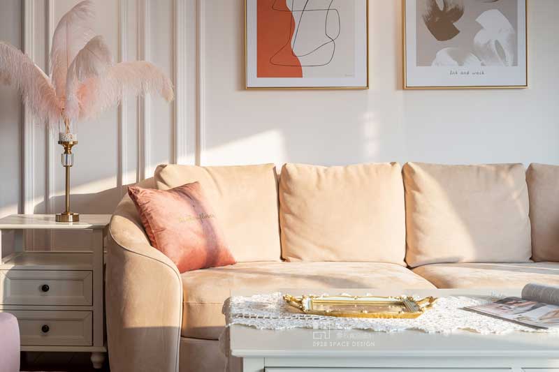 拍攝至下午正好趕上了一縷陽(yáng)光灑進(jìn)室內(nèi)，趕緊抓拍幾張