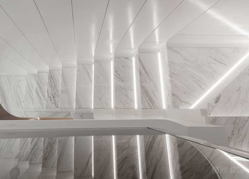 深圳寶安現(xiàn)代白色調(diào)家庭裝修案例樓梯藏光 深圳寶安現(xiàn)代白色調(diào)家庭裝修案例樓梯藏光