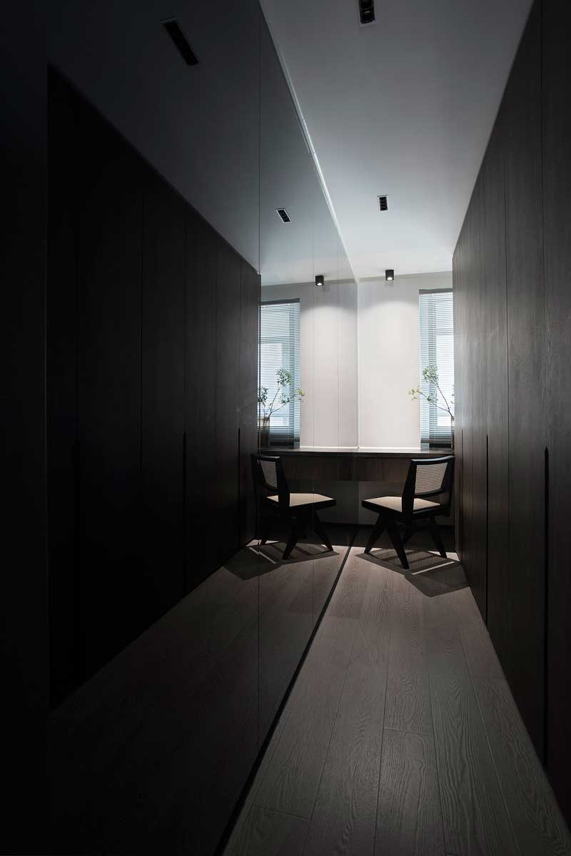 深圳鹽田美式極簡風(fēng)家庭新房裝修工程案例衣帽間