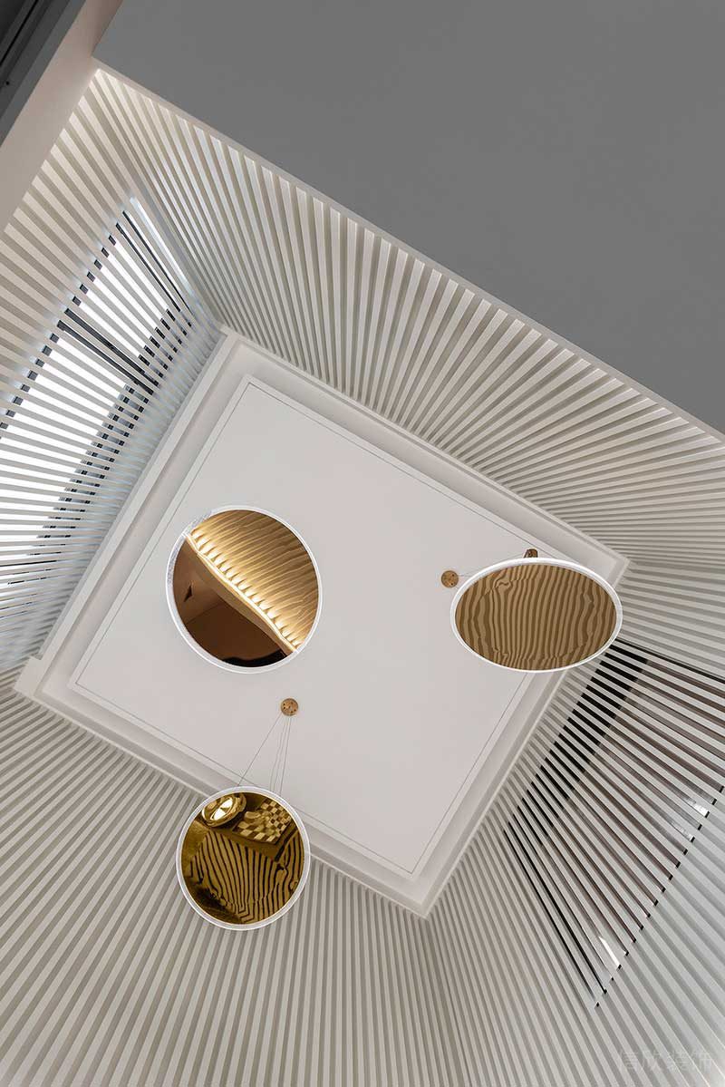 深圳南山區(qū)現(xiàn)代輕奢住宅新房裝修客廳藝術吊燈