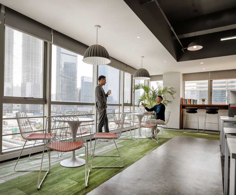 辦公室茶水吧休閑區(qū)白色鐵藝編制的餐桌椅