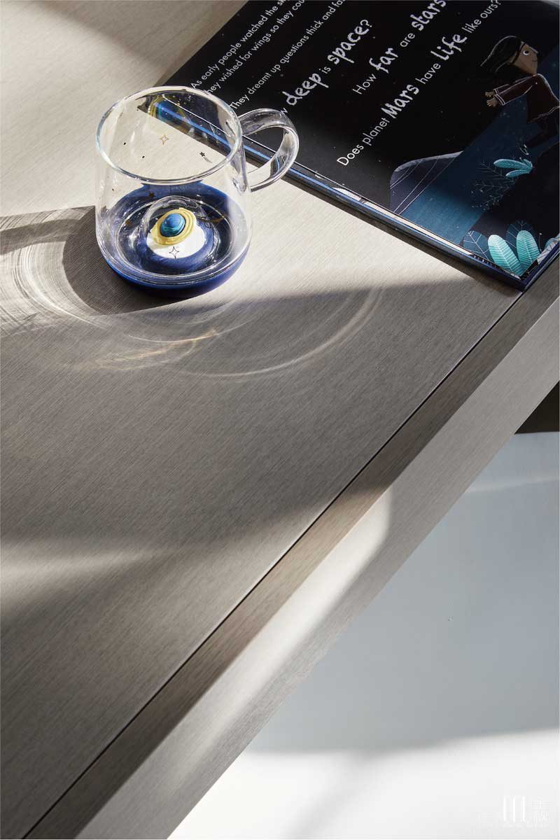 書桌玻璃茶杯效果圖