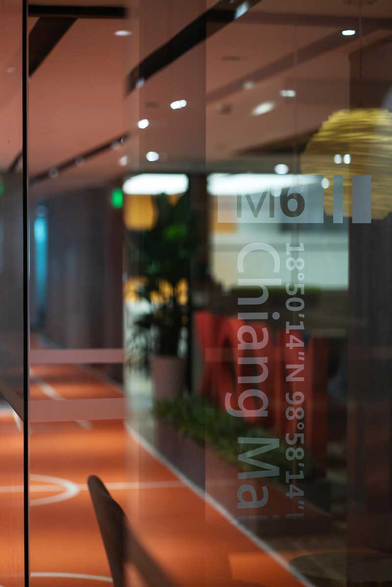 健身房黃色的地板膠