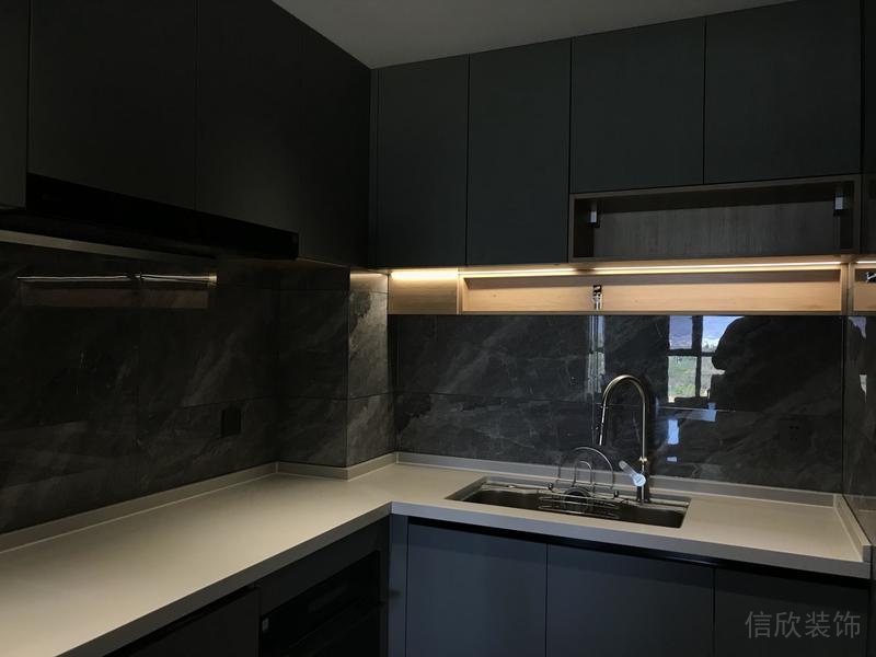 深圳市羅湖區(qū)新中式家庭住房舊房改造廚房灶臺完工實景圖