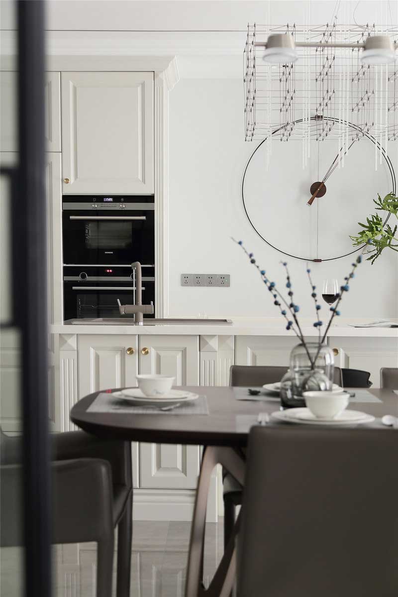 深圳鹽田區(qū)意式輕奢新房設計裝修工程案例餐廳家具 深圳鹽田區(qū)意式輕奢新房設計裝修工程案例餐廳家具