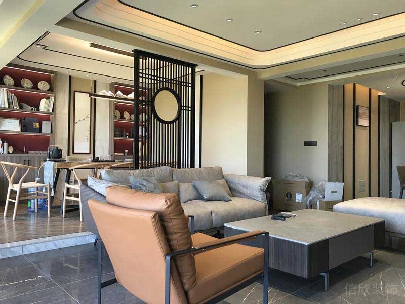 深圳市羅湖區(qū)新中式家庭住房舊房改造客廳軟裝陳設(shè)完工實景圖