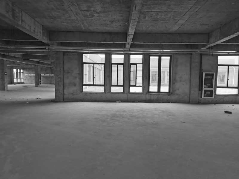 深圳龍華現(xiàn)代風(fēng)格大型辦公室裝修設(shè)計原有室內(nèi)地面實景 深圳龍華現(xiàn)代風(fēng)格大型辦公室裝修設(shè)計原有室內(nèi)地面實景