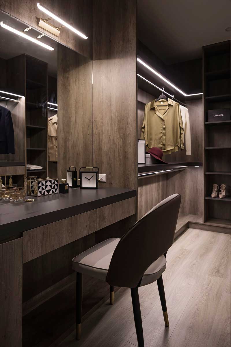 深圳羅湖輕奢風(fēng)格家庭新房裝修設(shè)計(jì)工程衣帽間梳妝臺(tái) 深圳羅湖輕奢風(fēng)格家庭新房裝修設(shè)計(jì)工程衣帽間梳妝臺(tái)