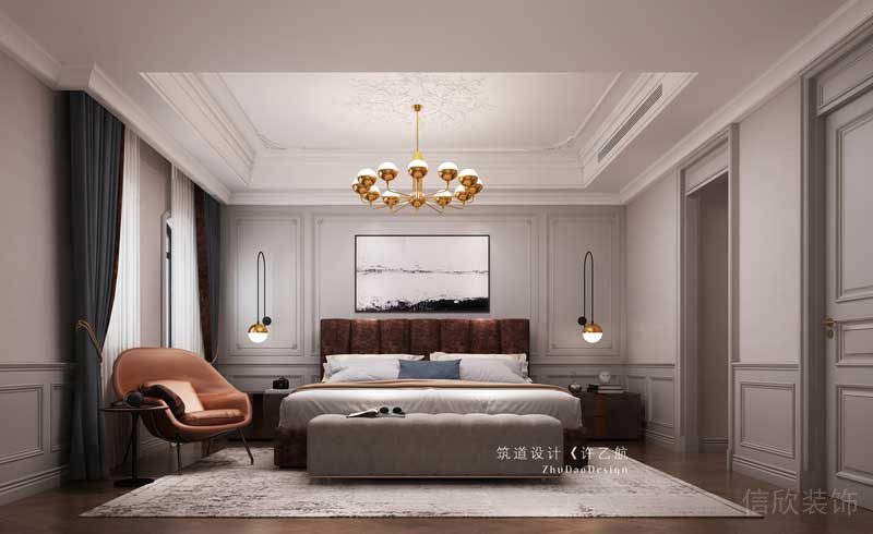 主臥相對年輕化，灰色護(hù)墻、壁紙，橙色單椅、相對現(xiàn)代的壁燈，都將美式與現(xiàn)代元素表現(xiàn)的淋漓盡致。