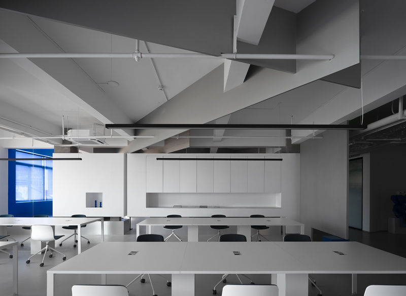 深圳南山區(qū)飛亞達(dá)科技大廈現(xiàn)代簡(jiǎn)約風(fēng)格辦公室裝修設(shè)計(jì)開放式辦公區(qū)