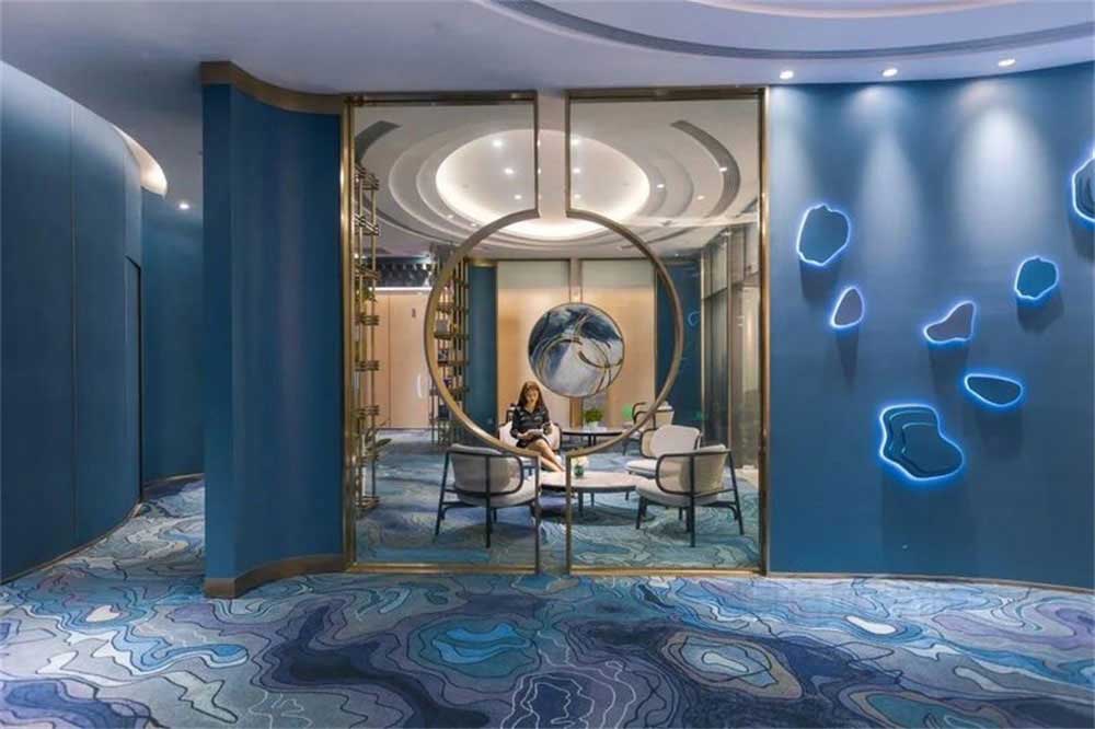 深圳龍崗藍調(diào)輕奢風(fēng)格酒吧裝修設(shè)計鈦金不銹鋼圓形屏風(fēng)隔斷 深圳龍崗藍調(diào)輕奢風(fēng)格酒吧裝修設(shè)計鈦金不銹鋼圓形屏風(fēng)隔斷