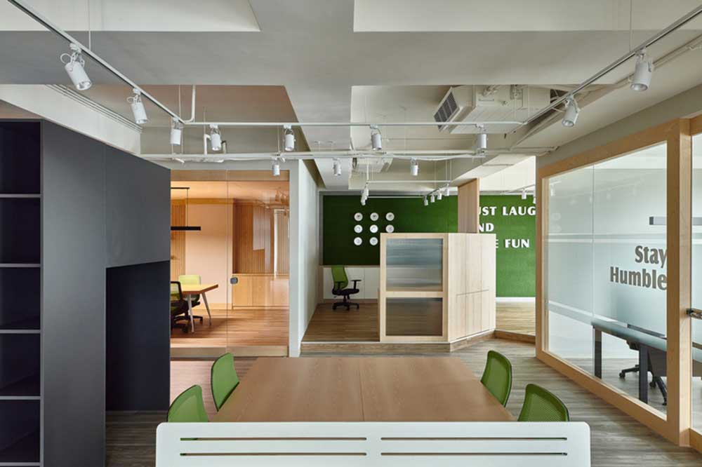 深圳光明區(qū)招商智慧城簡約北歐風(fēng)辦公室裝修天花 深圳光明區(qū)招商智慧城簡約北歐風(fēng)辦公室裝修天花