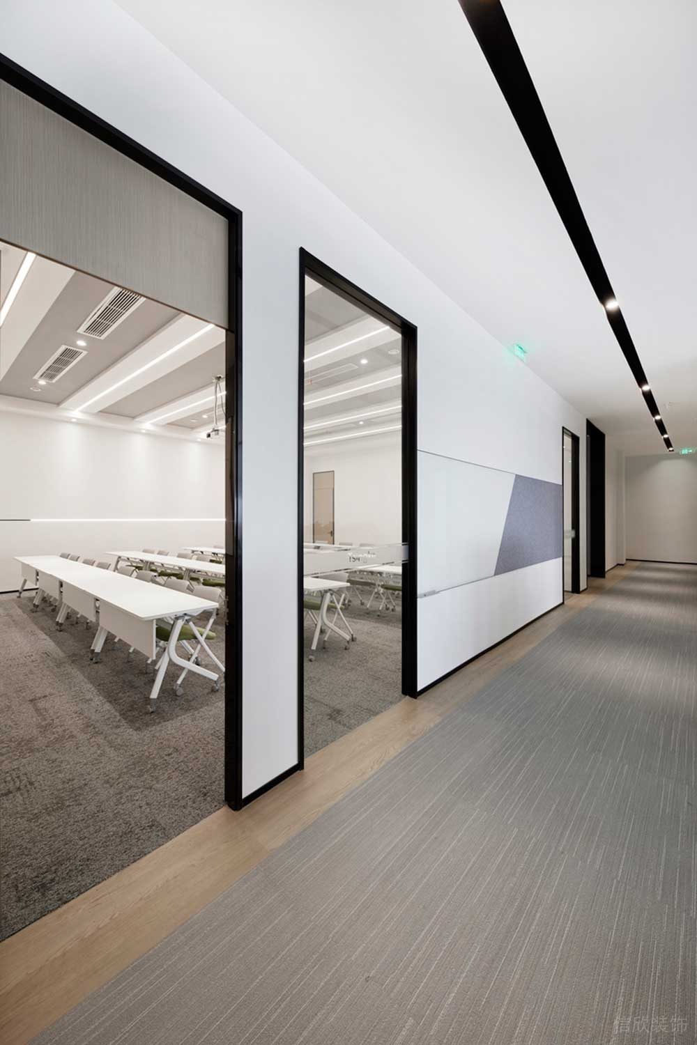 深圳市龍華區(qū)鴻榮源天俊現(xiàn)代簡(jiǎn)約風(fēng)格辦公室裝修培訓(xùn)室走廊 深圳市龍華區(qū)鴻榮源天俊現(xiàn)代簡(jiǎn)約風(fēng)格辦公室裝修培訓(xùn)室走廊