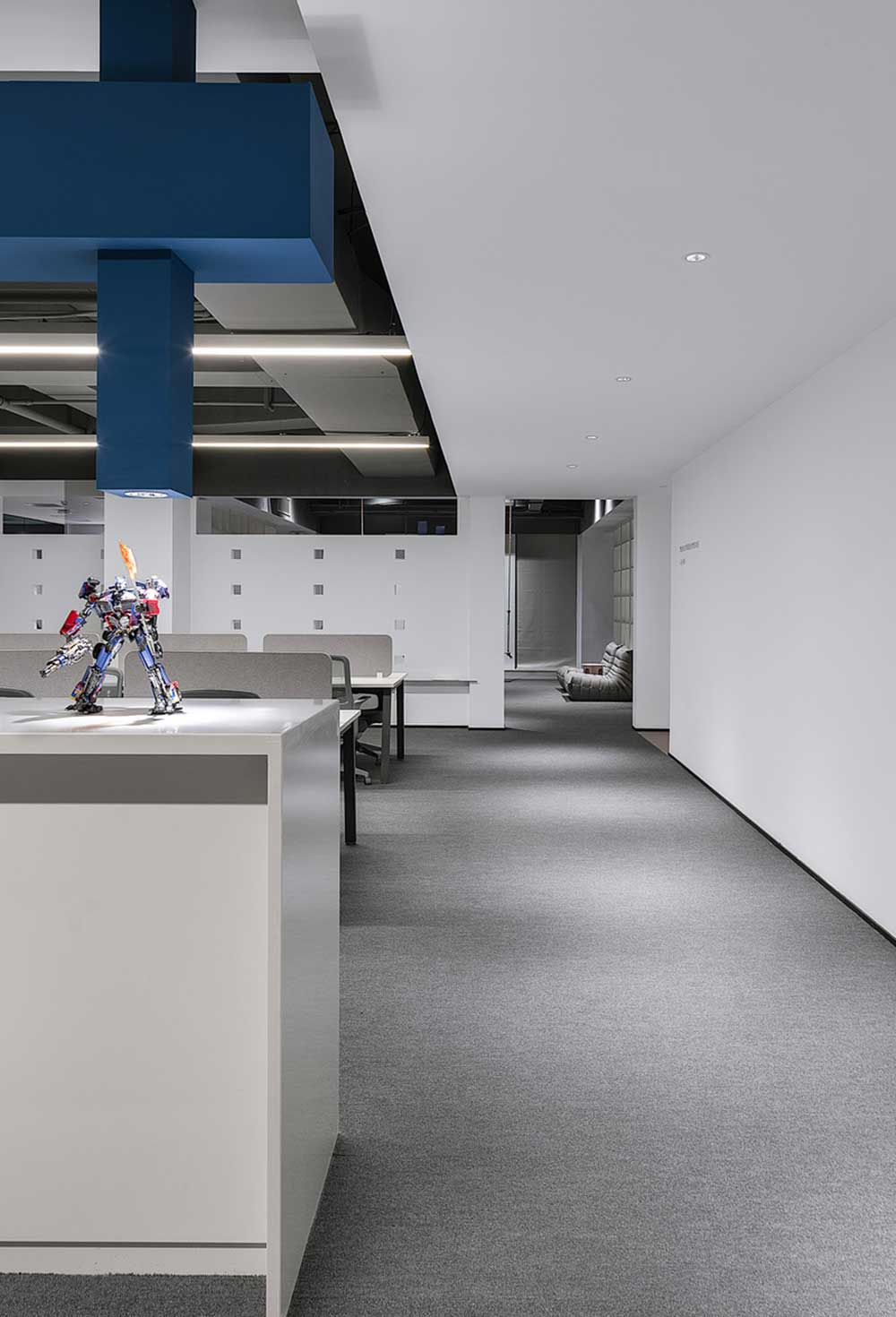 龍崗區(qū)啟迪協(xié)信深圳科技園簡(jiǎn)約風(fēng)格辦公室裝修藍(lán)色幾何裝置藝術(shù)造型燈 龍崗區(qū)啟迪協(xié)信深圳科技園簡(jiǎn)約風(fēng)格辦公室裝修藍(lán)色幾何裝置藝術(shù)造型燈