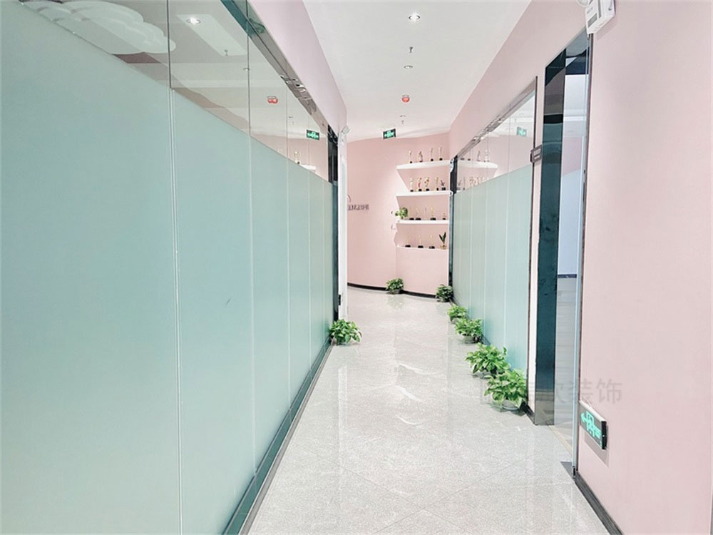 深圳市龍崗區(qū)布吉藝術(shù)培訓(xùn)學(xué)校走廊 深圳市龍崗區(qū)布吉藝術(shù)培訓(xùn)學(xué)校走廊