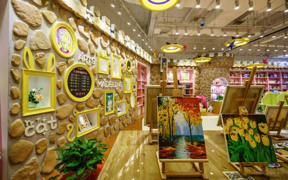 繪畫教室鵝卵石墻體鋪貼形象板收納展示柜工業(yè)風(fēng)現(xiàn)代簡約造型設(shè)計藝術(shù)中心