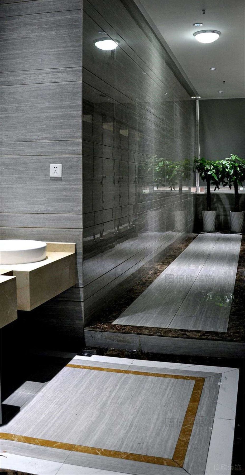 公共衛(wèi)生間灰色的墻面磚地面磚