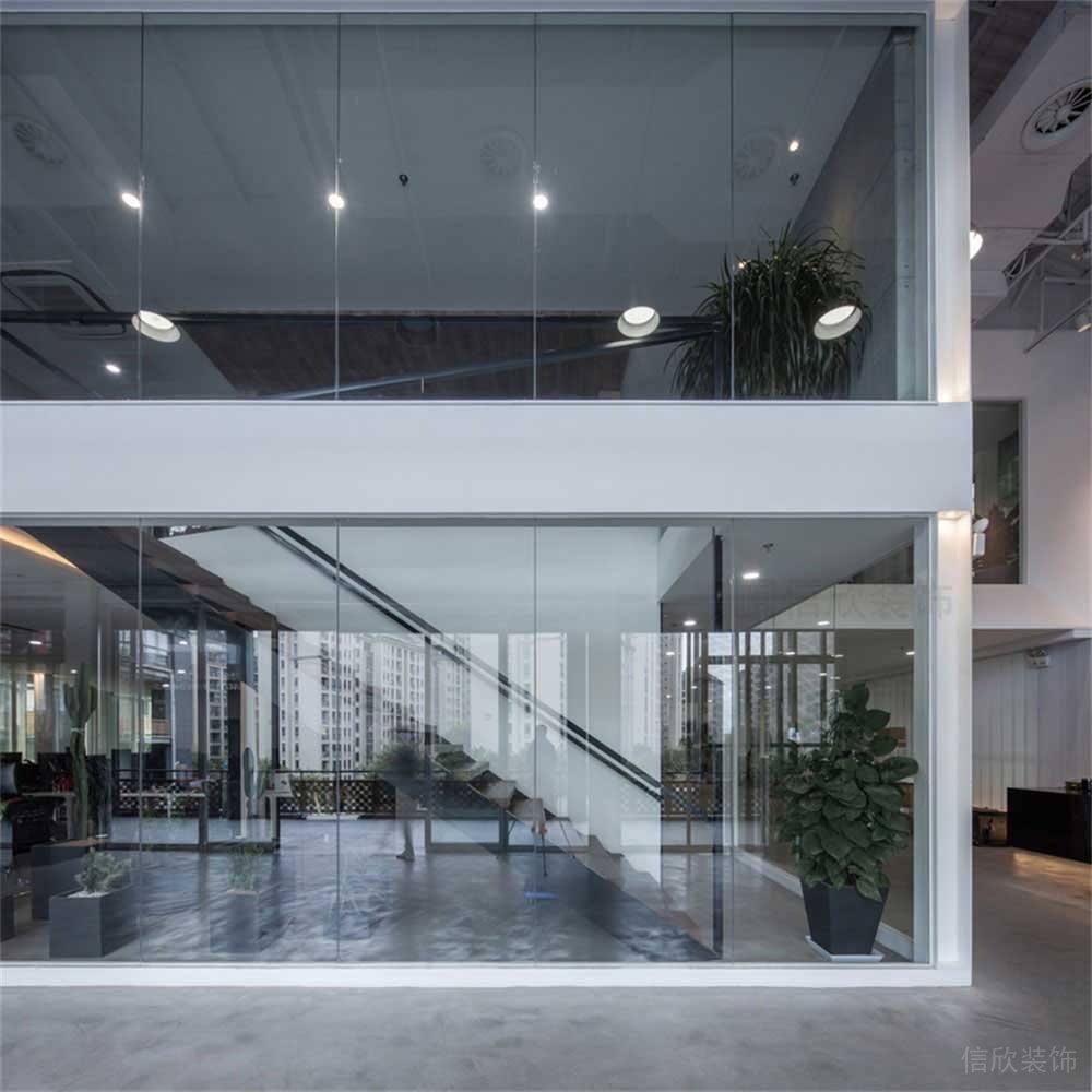 深圳市羅湖區(qū)布心曼奇立德動漫培訓(xùn)中心落地玻璃