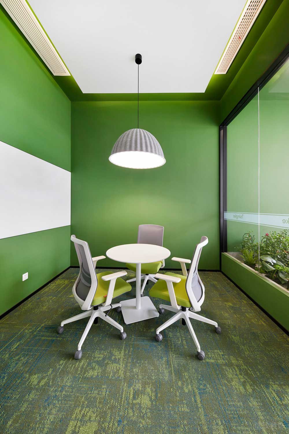 深圳市龍華區(qū)鴻榮源天俊現(xiàn)代簡(jiǎn)約風(fēng)格辦公室裝修洽談室 深圳市龍華區(qū)鴻榮源天俊現(xiàn)代簡(jiǎn)約風(fēng)格辦公室裝修洽談室