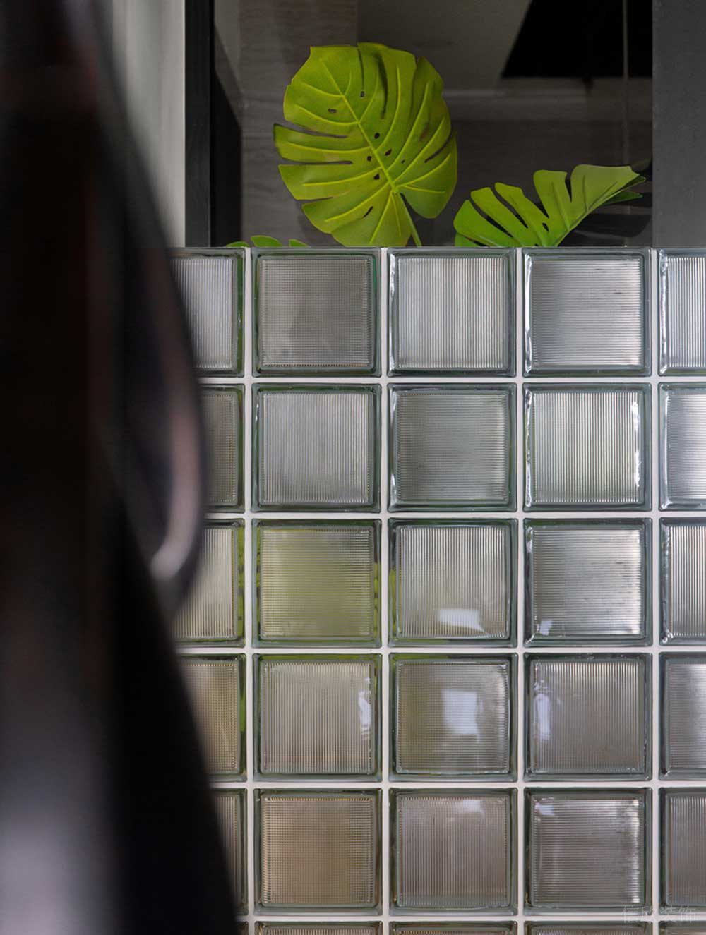 深圳寶安萬科星宸大廈簡(jiǎn)約風(fēng)格辦公室裝修綠植裝飾