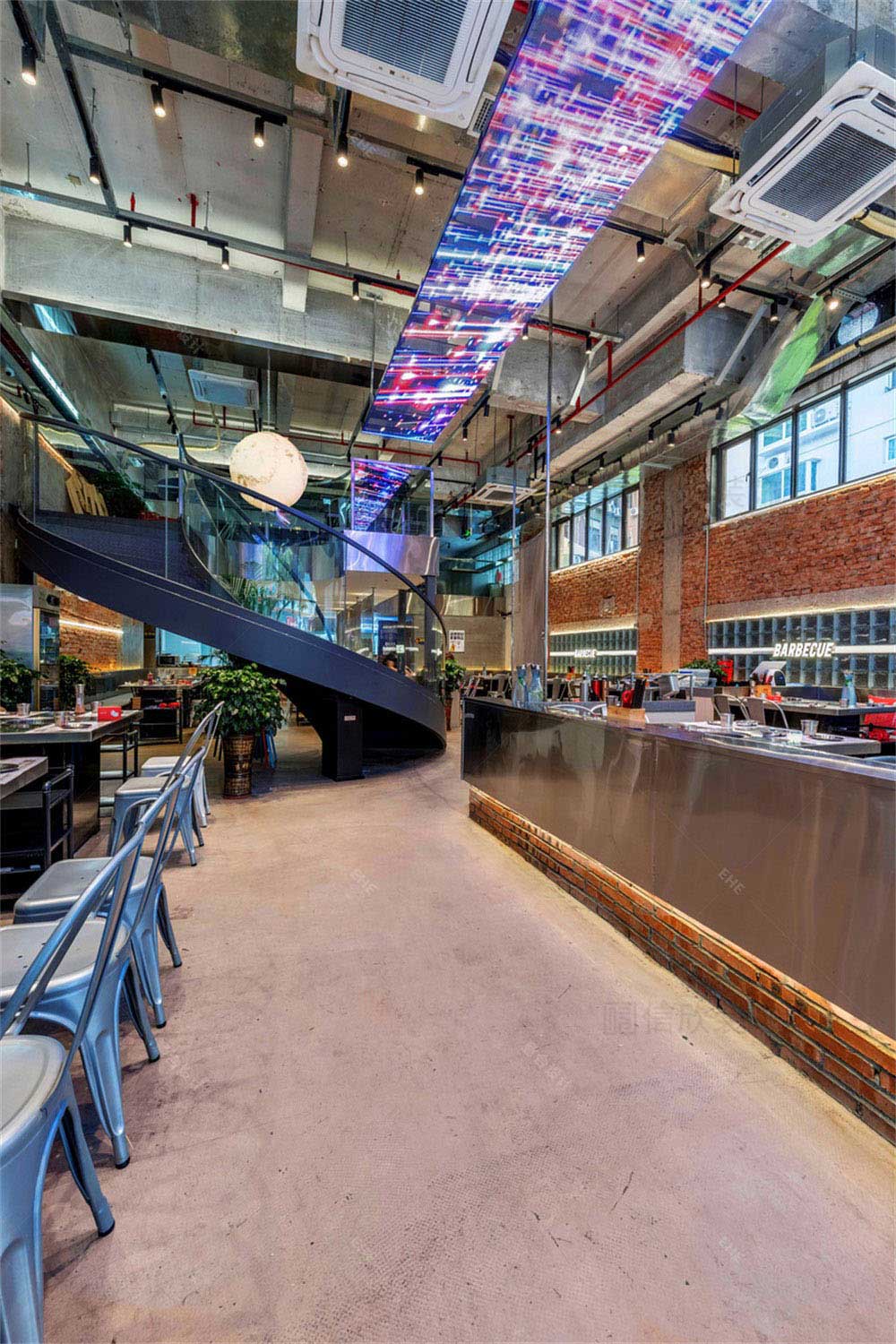 工業(yè)風(fēng)烤肉店餐飲裝修設(shè)計實景案例綠植裝飾 工業(yè)風(fēng)烤肉店餐飲裝修設(shè)計實景案例綠植裝飾