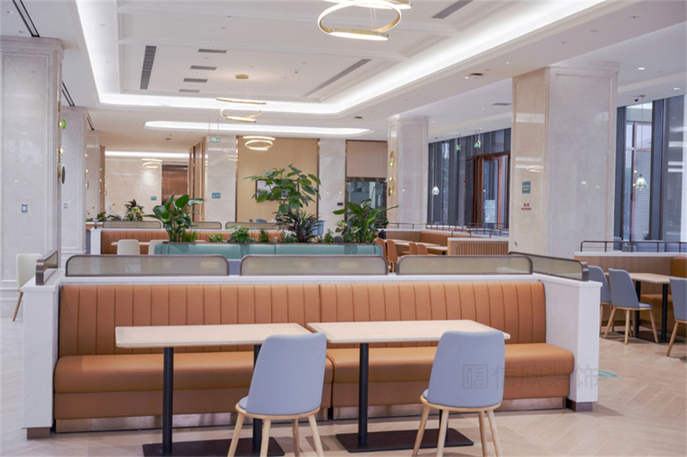 深圳龍華公司輕奢風員工餐廳裝修設(shè)計裝飾隔斷 深圳龍華公司輕奢風員工餐廳裝修設(shè)計裝飾隔斷