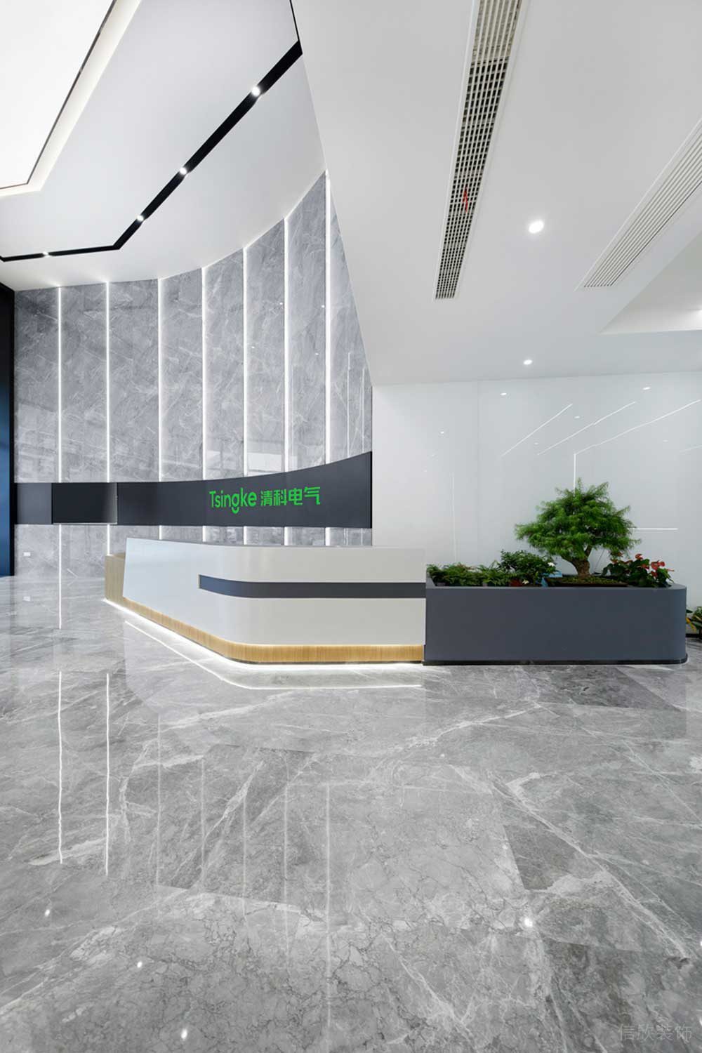 深圳市龍華區(qū)鴻榮源天俊現(xiàn)代簡(jiǎn)約風(fēng)格辦公室裝修灰色大理石地面