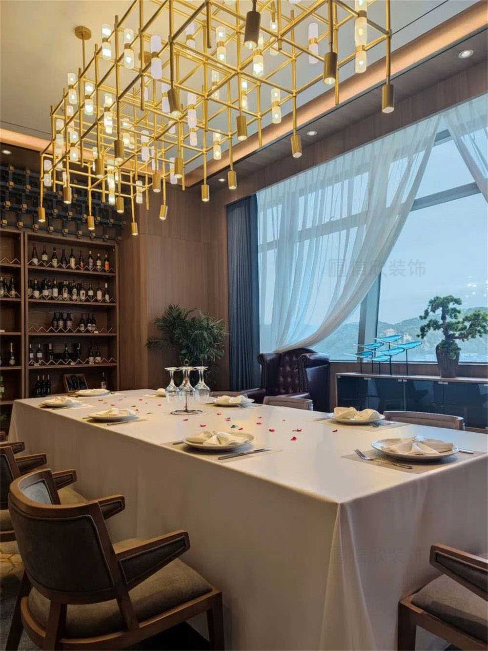 深圳龍崗藍調(diào)輕奢風(fēng)格酒吧裝修設(shè)計多功能包房用餐區(qū) 深圳龍崗藍調(diào)輕奢風(fēng)格酒吧裝修設(shè)計多功能包房用餐區(qū)