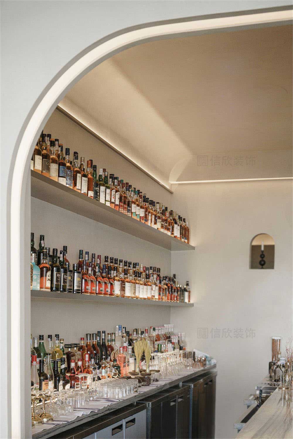 深圳寶安簡約風咖啡餐吧裝修設(shè)計酒柜 深圳寶安簡約風咖啡餐吧裝修設(shè)計酒柜