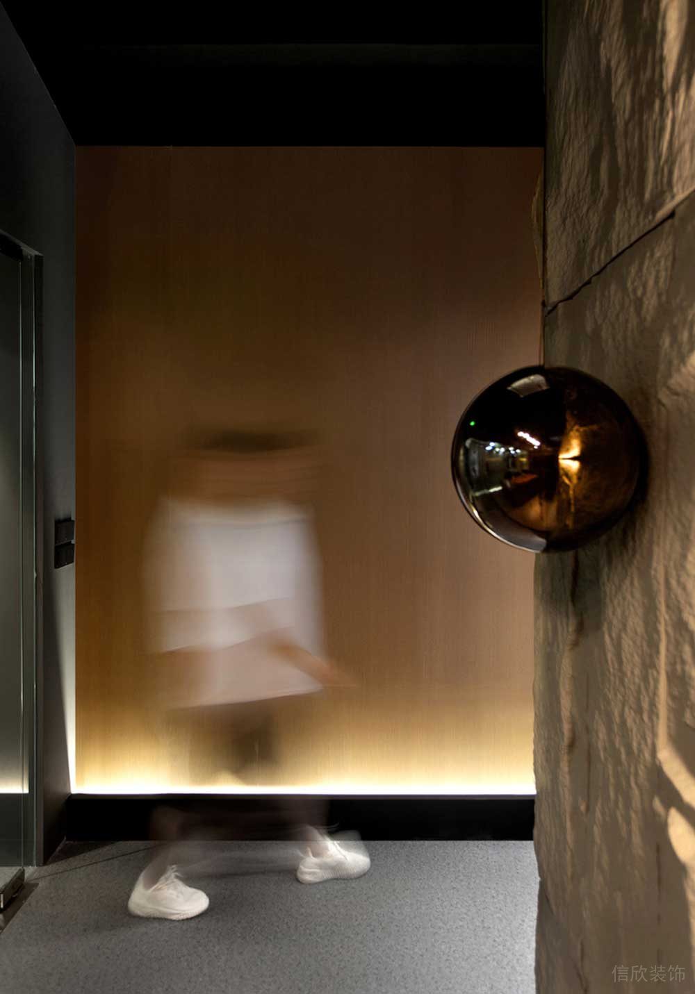 深圳寶安萬科星宸大廈簡約風(fēng)格辦公室裝修不銹鋼墻面掛飾