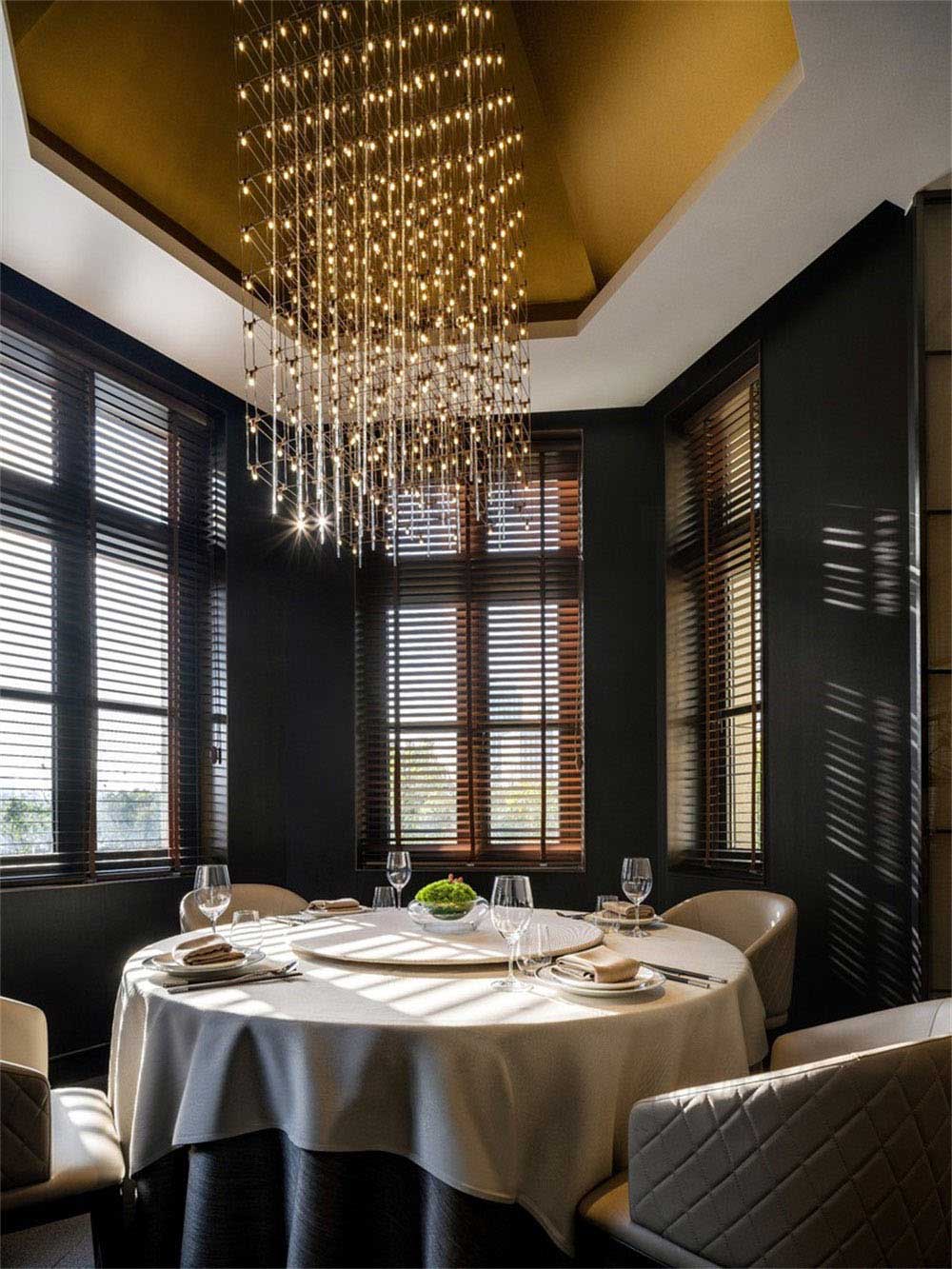 深圳南山新中式餐廳裝修設(shè)計(jì)案例藝術(shù)吊燈 深圳南山新中式餐廳裝修設(shè)計(jì)案例藝術(shù)吊燈