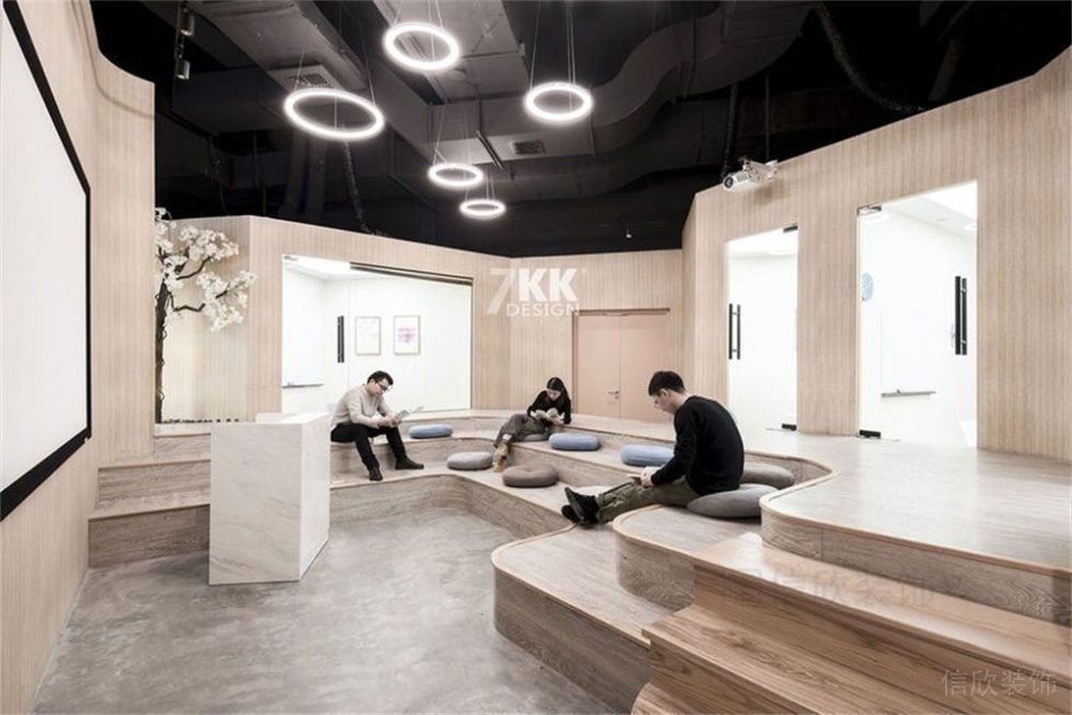 深圳市龍崗區(qū)平湖長寧教育機構(gòu)大課室