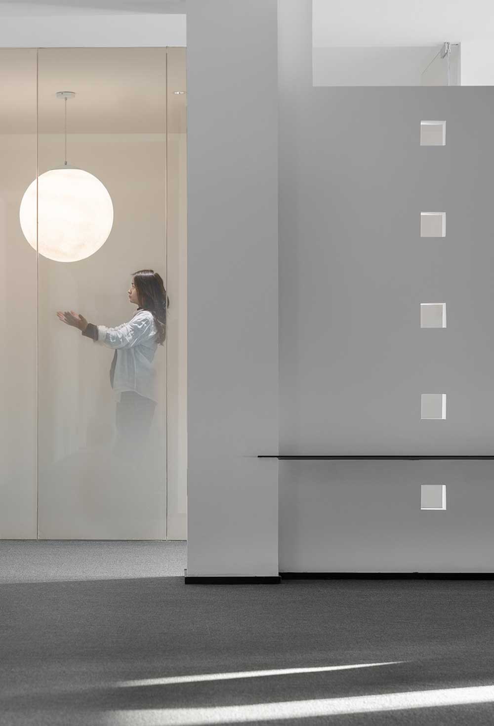 龍崗區(qū)啟迪協(xié)信深圳科技園簡(jiǎn)約風(fēng)格辦公室裝修藝術(shù)吊燈 龍崗區(qū)啟迪協(xié)信深圳科技園簡(jiǎn)約風(fēng)格辦公室裝修藝術(shù)吊燈