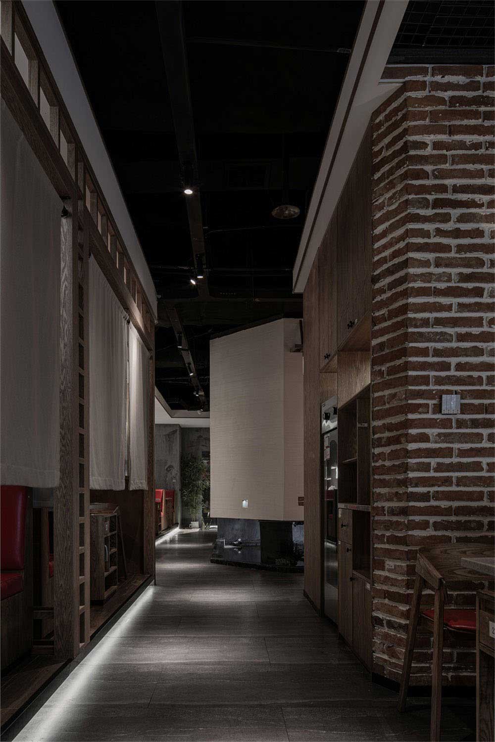 深圳羅湖工業(yè)風(fēng)火鍋店裝修設(shè)計過道 深圳羅湖工業(yè)風(fēng)火鍋店裝修設(shè)計過道