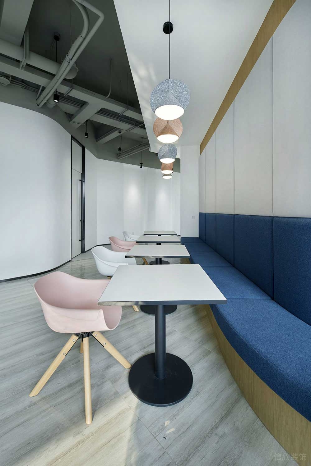 北歐工業(yè)風(fēng)辦公場所案例過廊休閑洽談區(qū)設(shè)計(jì)裝修圖