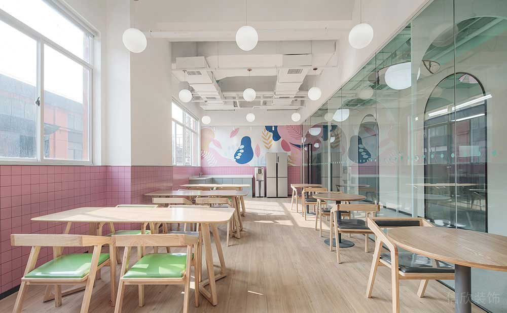 北歐工業(yè)風(fēng)辦公空間茶水休閑用餐區(qū)裝修圖