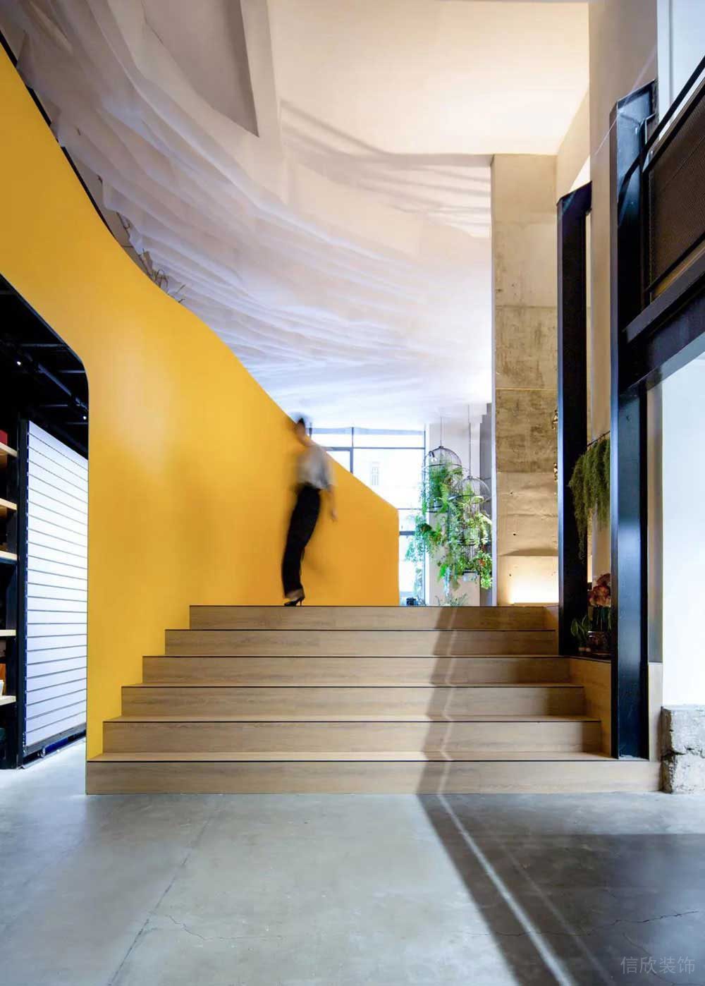 北歐工業(yè)風(fēng)商務(wù)辦公空間樓梯過道設(shè)計裝修圖