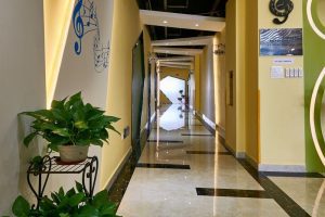 音樂教育機構(gòu)大理石過道環(huán)形豹紋幾何造型天花鏤空設(shè)計圖