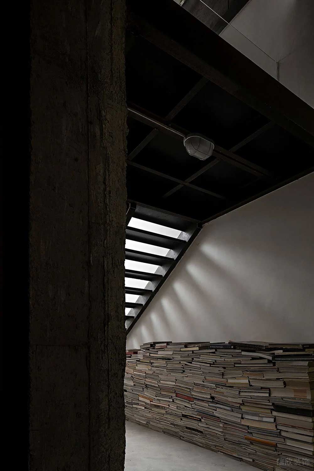 工業(yè)風(fēng)辦公場所案例樓梯空間設(shè)計(jì)裝修圖