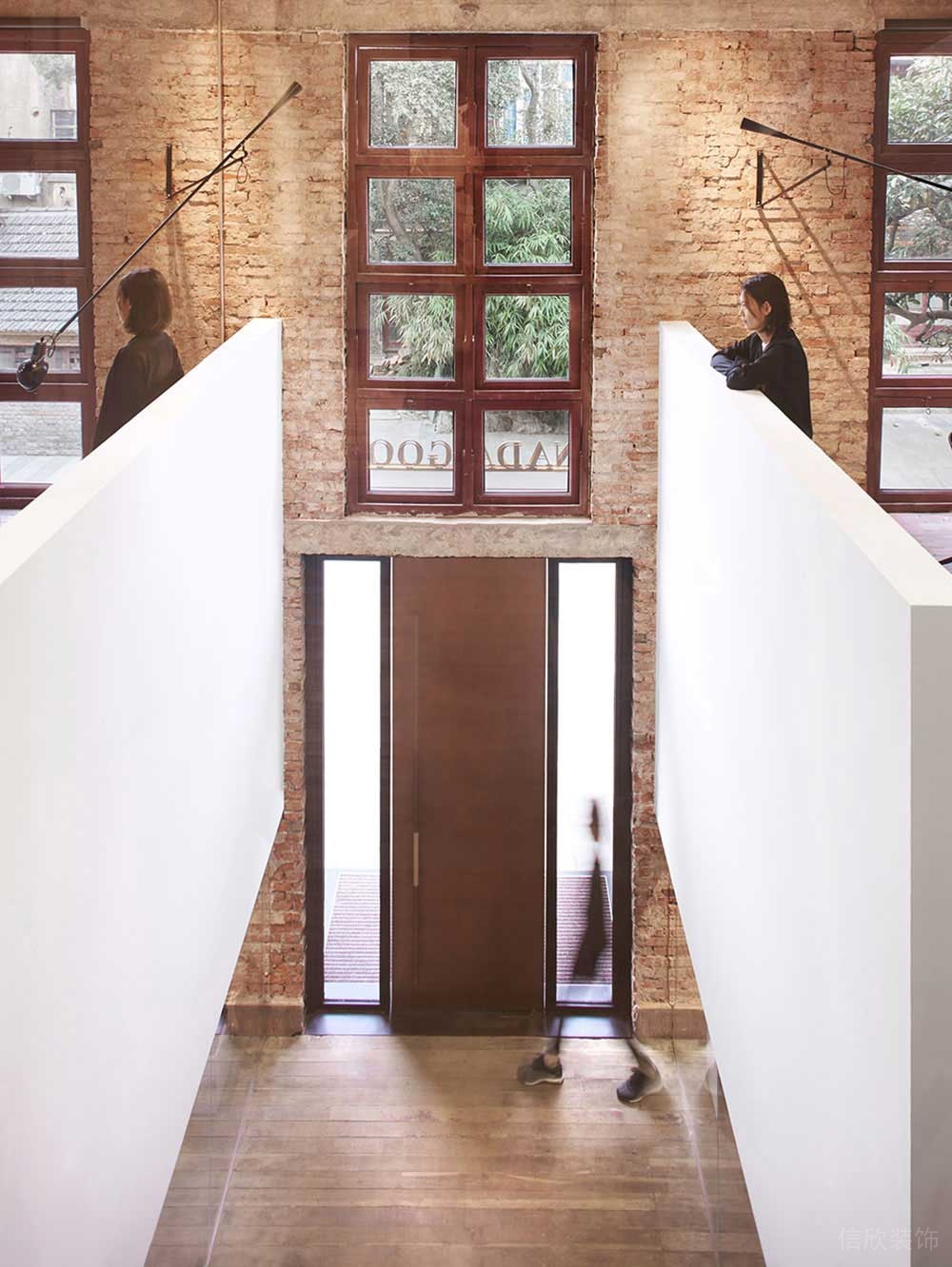 工業(yè)風商務辦公場所公共空間裝修圖